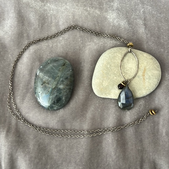 Labradorite and garnet necklace - Picture 1 of 6